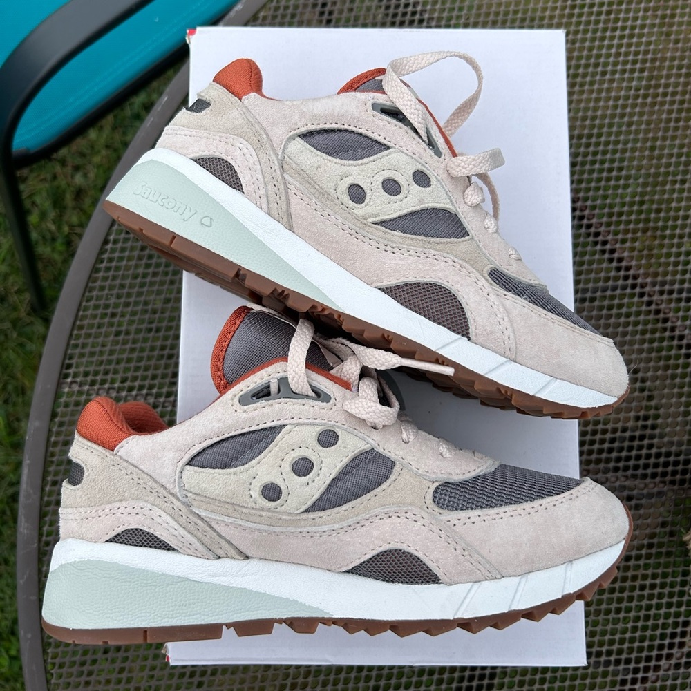 Saucony Shadow 6000 - Beige/Grey - women size 5.5 - brand new